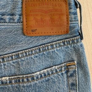 LEVIS 501 high rise straight leg jean